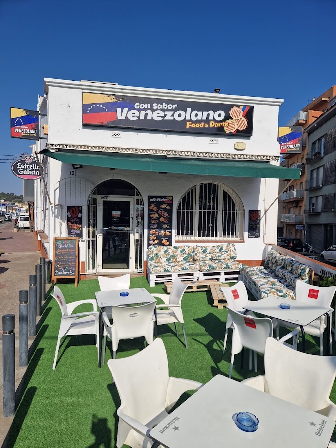 Con sabor venezolano Food & darts