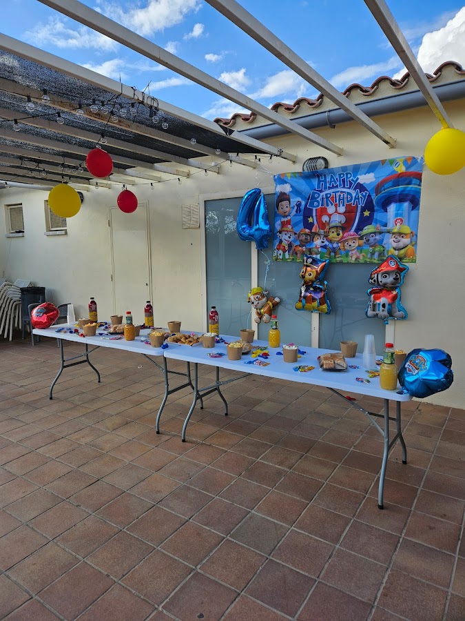 EL BAR DE LA PIXINA